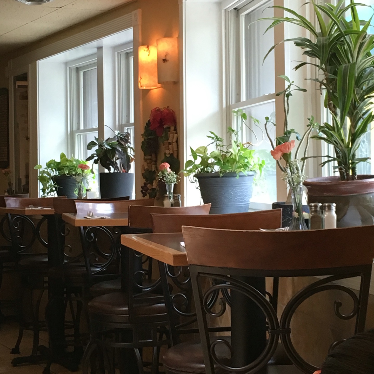 Leelynn's Dinning Room & Lounge