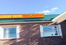 Silvery Moon Golden Chopsticks美食图片