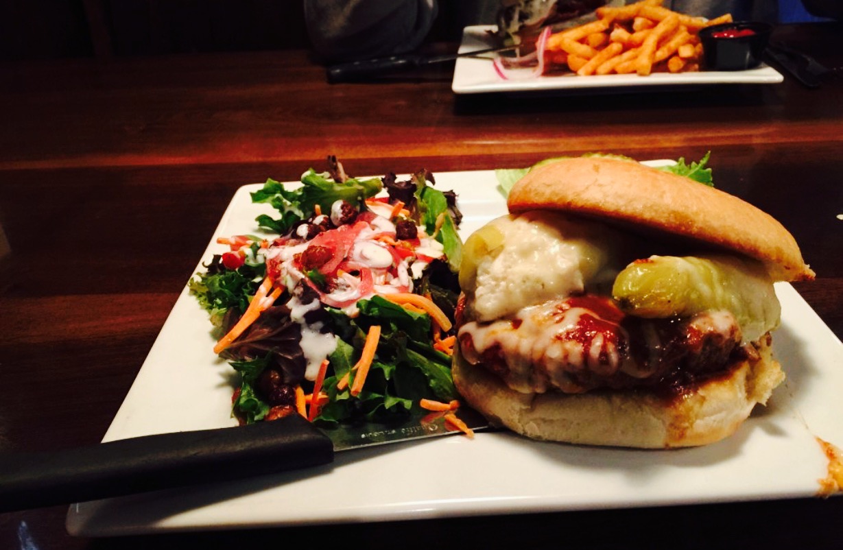 Exit 2 Bar and Grille餐厅图片