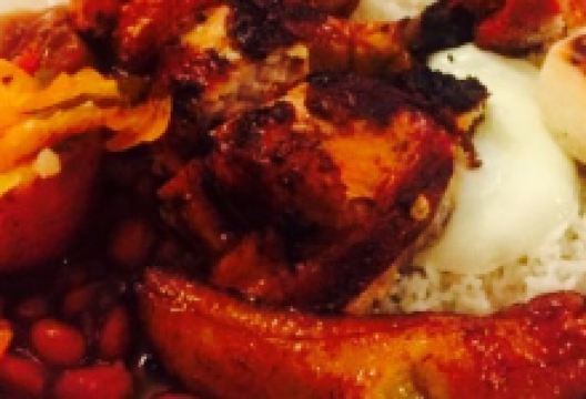 Pollos Pucalor美食图片