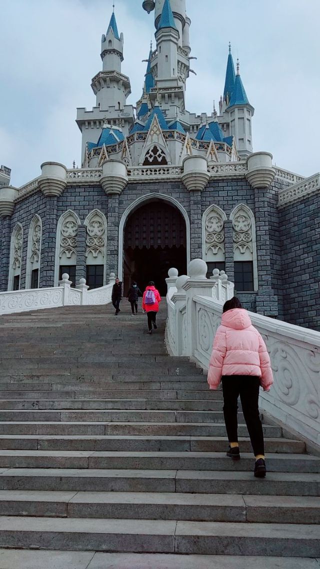 Quancheng Oulebao Menghuan Shijie - European-Themed Amusement Park