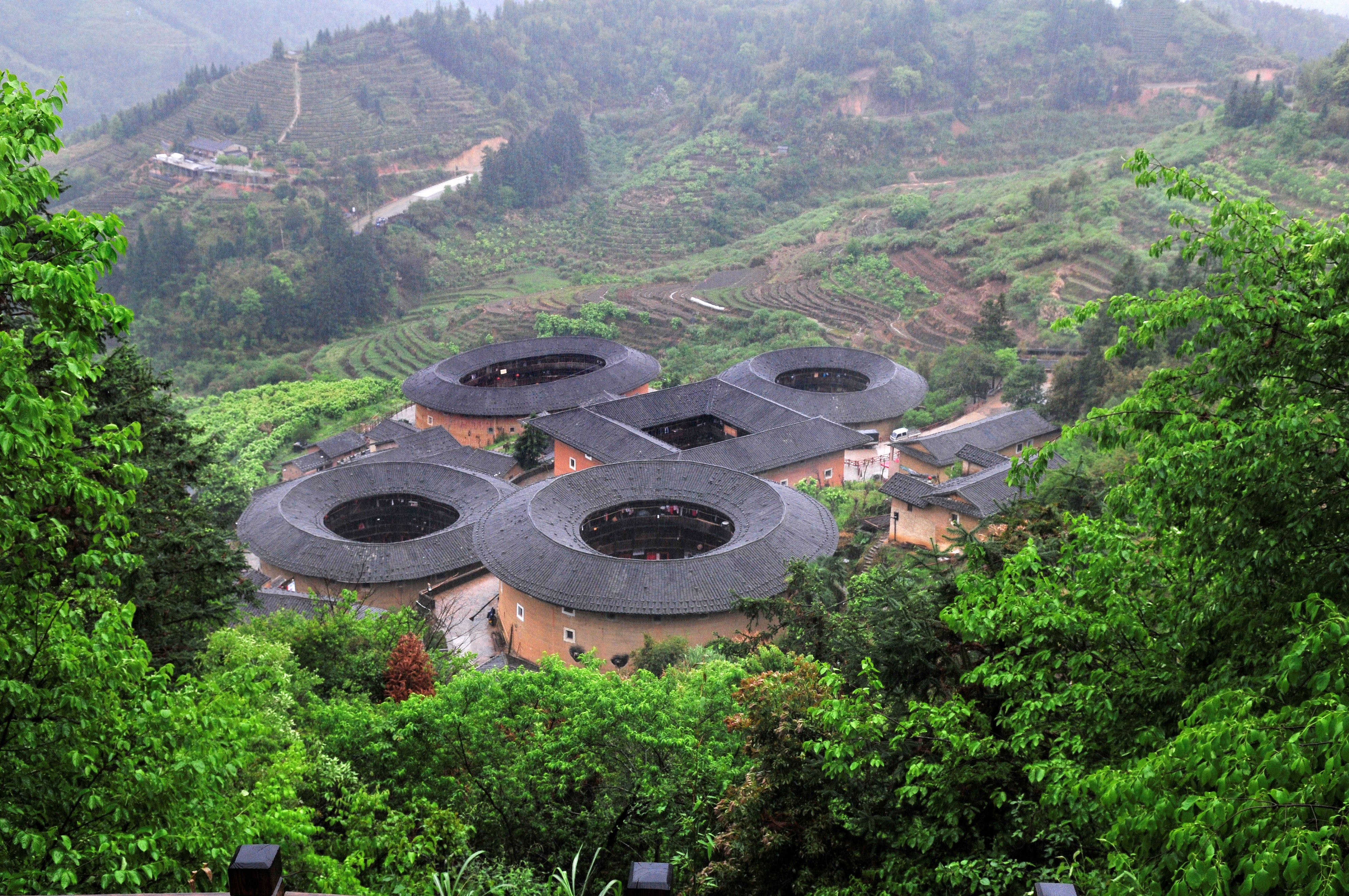 2-Day Nanjing Tour: Explore Hekeng and Tianluokeng Tulou Clusters, Autumn Scenery at Yunshuiyao