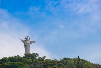 【英文导游】越南头顿一日游，范五老街免费接客户，包午饭【水文（Thuy Van）海滩，耶稣像，胜三庙（鲸鱼庙）、白宫（白别墅），迎风角】