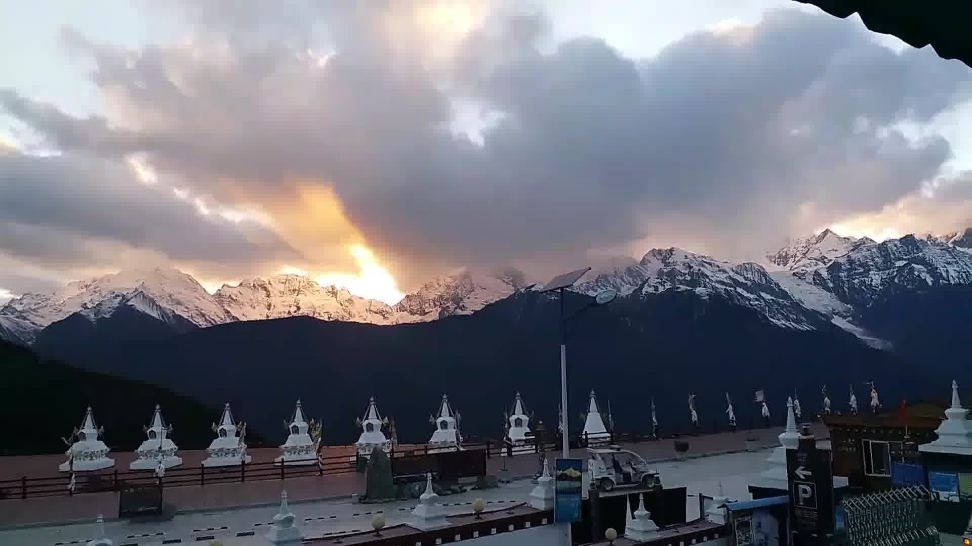 美丽的梅里夕阳