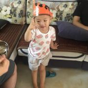 侯勇气小姐走路带着风