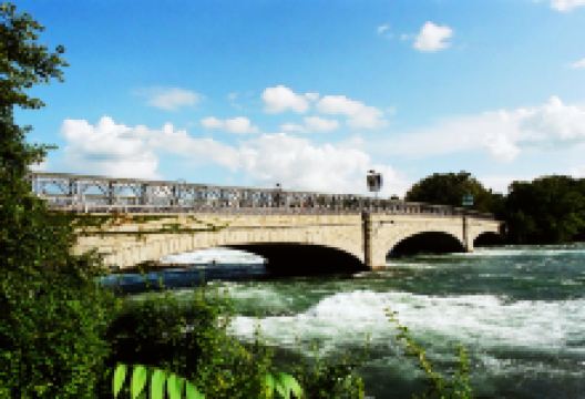 Peace Bridge景点图片