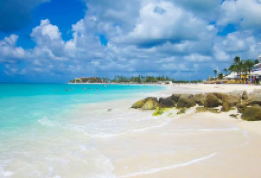 鹰海滩景点图片