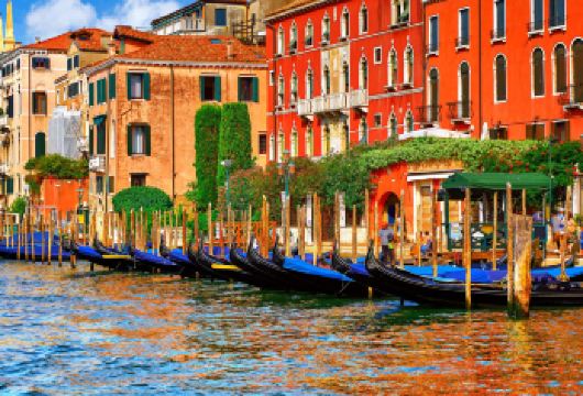 威尼斯大运河+圣马可时钟塔+赤足桥+佩萨罗宫+圣拉扎罗岛包团【精品包车，私享空间，上门接送，轻松出行】