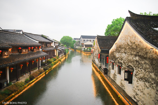 雨中漫步江南水乡绍兴，聆听小桥流水人家的故事