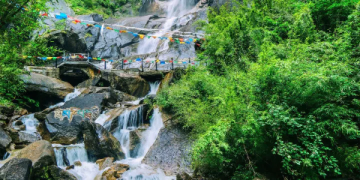 卡定溝天佛瀑布