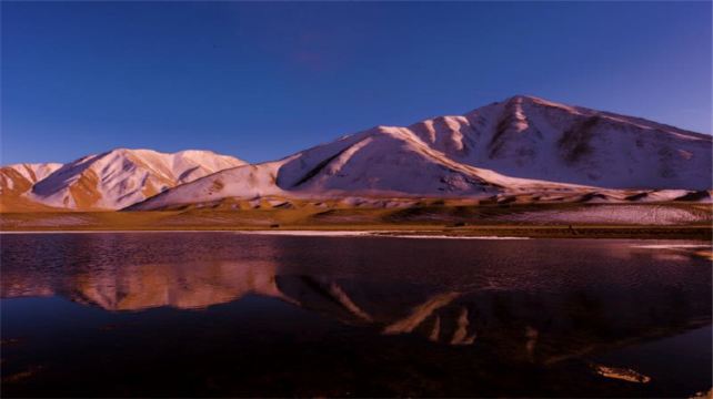 2-Day China Xinjiang Essential Sightseeing Private Tour·Kashgar and Taxkorgan丨Karakul Lake, Stone City and Golden Grass Beach