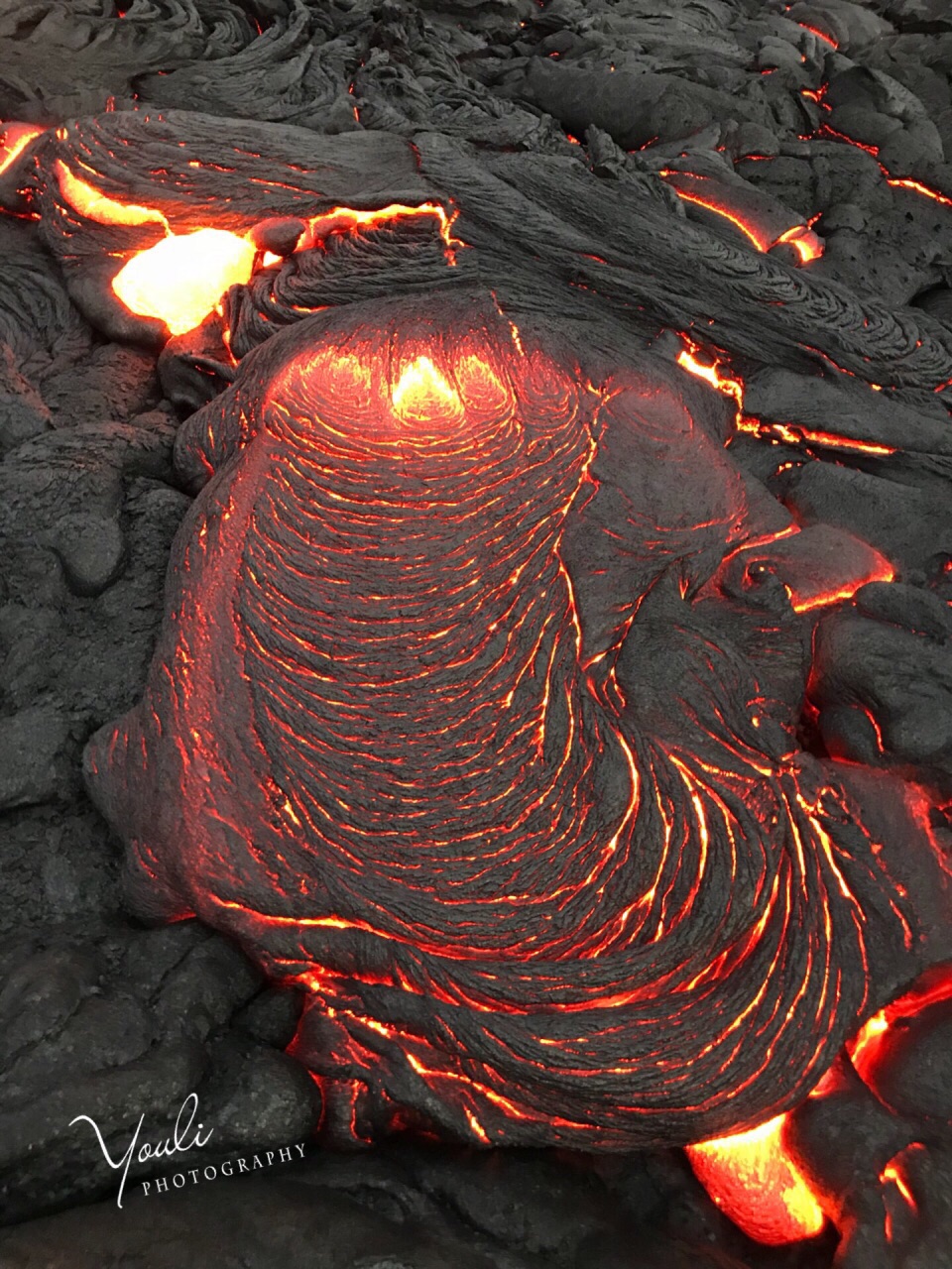 近距离拍摄夏威夷火山熔岩🌋