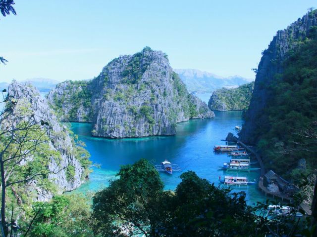 Kayangan Lake
