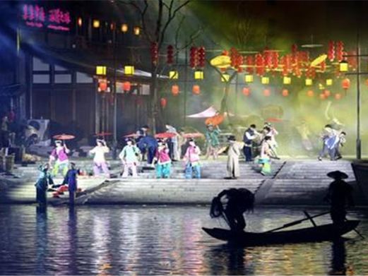 穿紫河游船