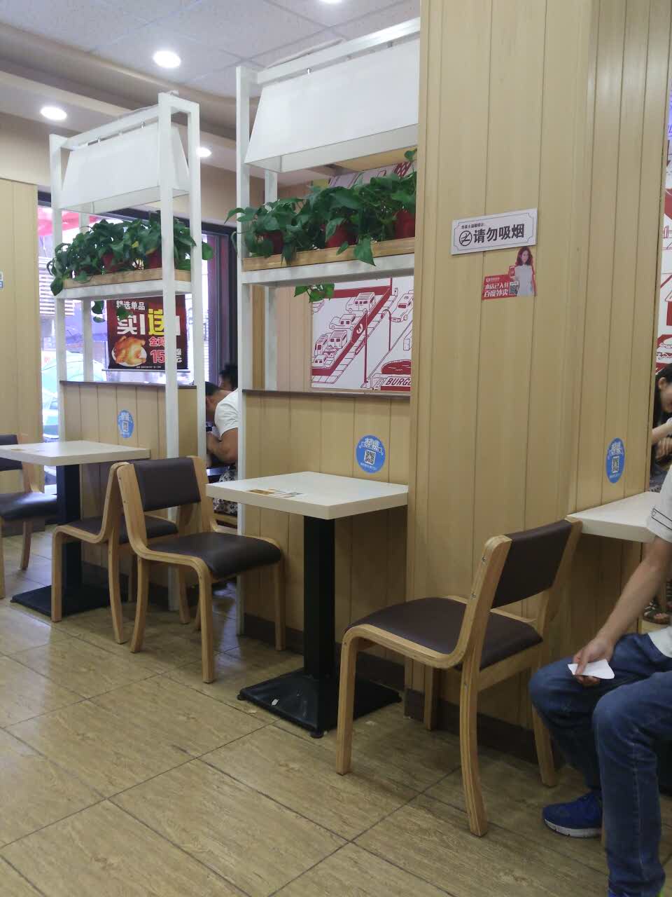 华莱士·全鸡汉堡(阳新高中店)餐厅图片