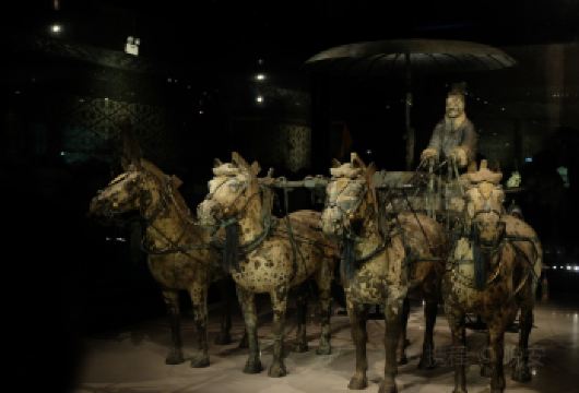兵马俑+华清宫+铜车马博物馆一日游+耳麦+中餐《千古情》演出【[陕西中旅]陕西本土旅行社，服务至上，讲解至上，品质无忧，带您深度探索兵马俑；】