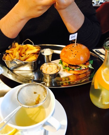 Burgr's