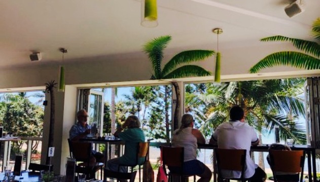 Mika Airlie Bbq & Bar餐厅图片