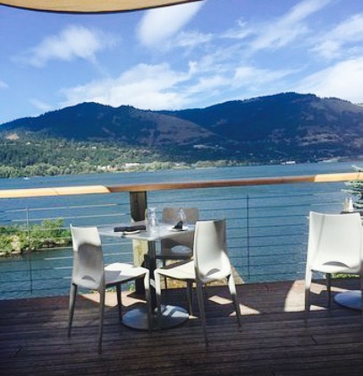 Riverside Restaurant餐厅图片