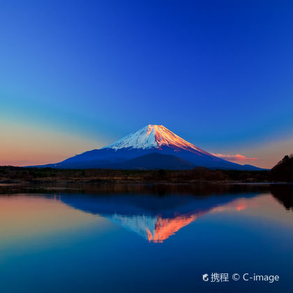 日本东京富士山+御殿场奥特莱斯一日游