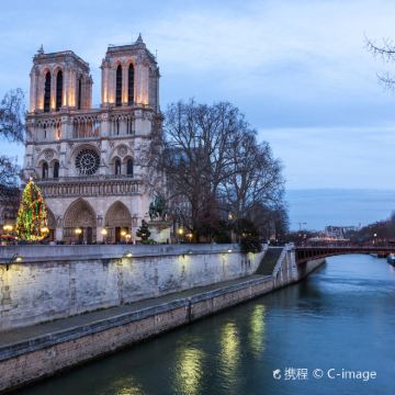 法国巴黎+瑞士苏黎世+卢塞恩+因特拉肯+意大利米兰+佛罗伦萨+比萨斜塔+五渔村+罗马12日10晚拼小团