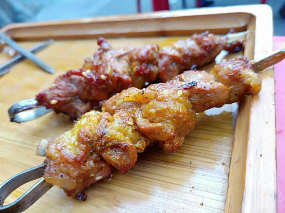 老街烧烤城(河堤夜市店)