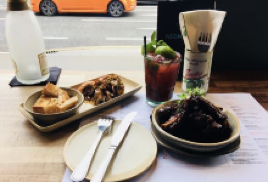 Neon Jamon美食图片