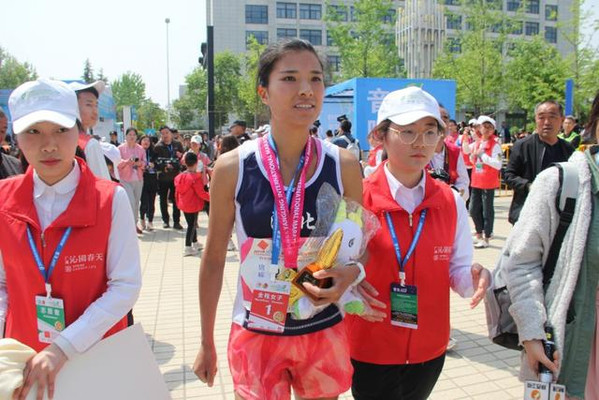 2019杨凌国际马拉松大赛举行 湖北选手姚妙获全马女子冠军