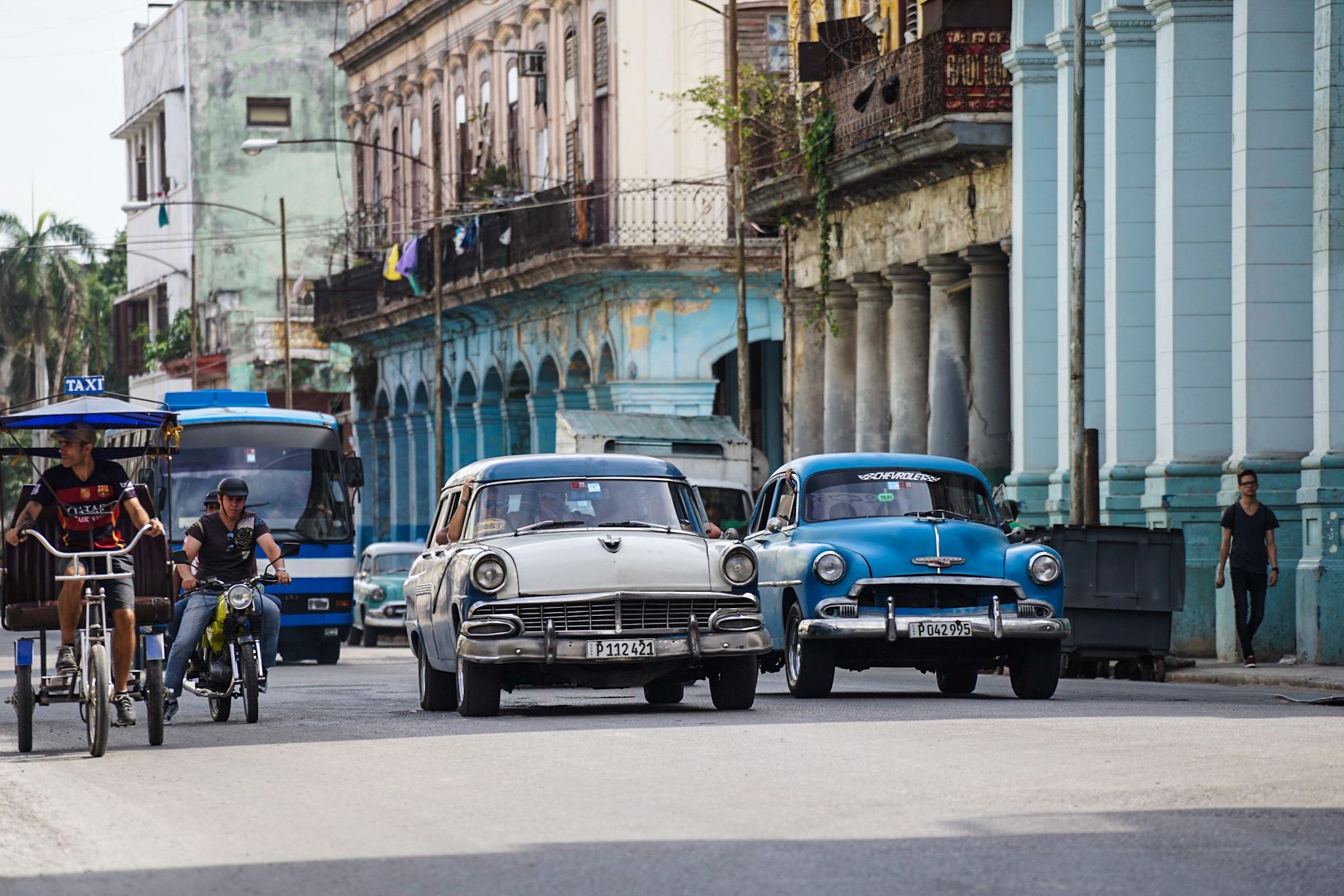 古巴—加勒比海的时光旧画 怀旧是很多人都有的情怀，来古巴也正是因为这里旧，房子旧、车子旧等等。在这里