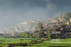 泸西游记图片] 云南这个城子村百家相连，你家屋顶我家庭院，那是故乡的原风景