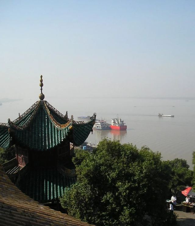 岳阳巴陵广场攻略,岳阳巴陵广场门票/游玩攻略/地址/图片/门票价格