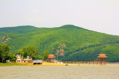 宁安游记图片] 泛舟在牡丹江镜泊湖上，景色旖旎如“光彩照人的明珠”