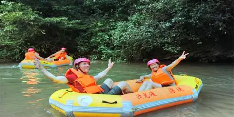 沱龍峽漂流