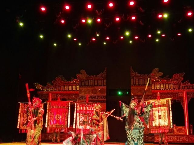 See the legendary "Furong Guocui" Bian Lian show.