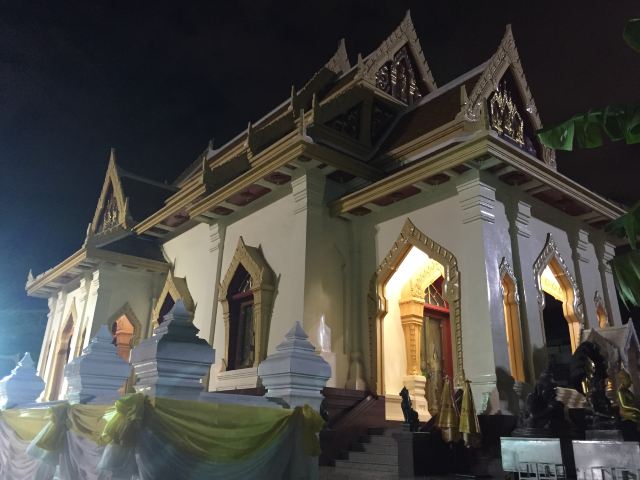 Wat Traimit Wittayaram