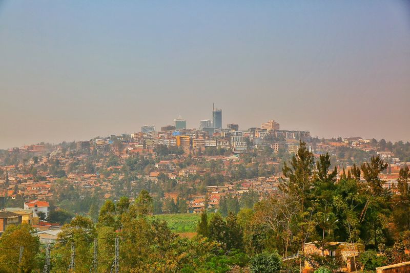 两日间纵贯“千丘之国”卢旺达