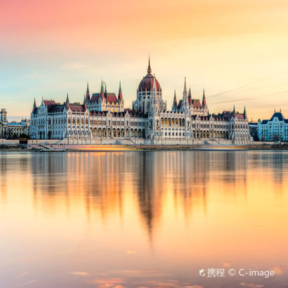匈牙利布达佩斯科苏特广场+匈牙利国会大厦+安德拉什大街+伊丽莎白广场一日游