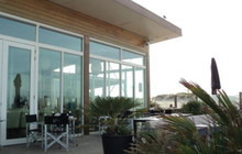 Strandpalviljoen Dechi Beach餐厅图片
