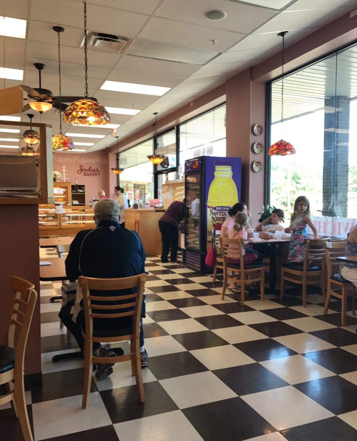 Julia's Bakery Incorporated餐厅图片