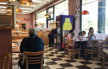 Julia's Bakery Incorporated餐厅图片
