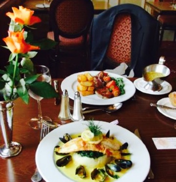 Carre Arms Hotel and Restaurant