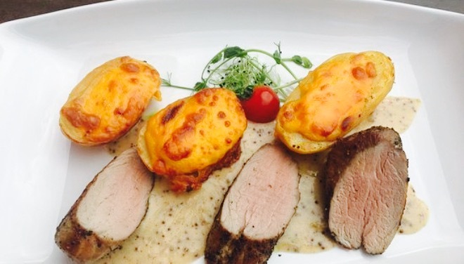 Rubra Art Lounge Restaurant