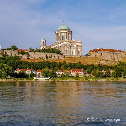 匈牙利布达佩斯+埃斯泰尔戈姆大教堂+多瑙河+圣安德烈一日游