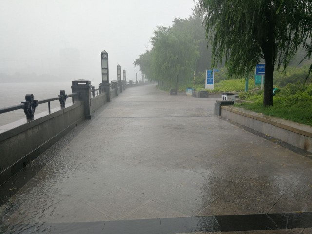 雨天徒步在通州运河公园