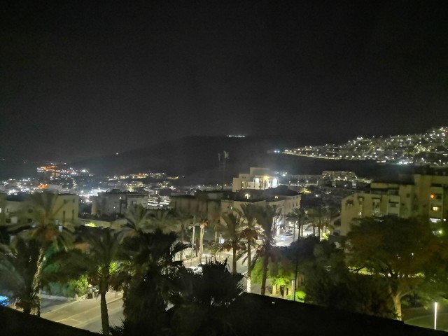 以色列的提比利亚城的夜景