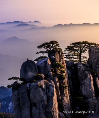 5D4N • Free local data SIM card with consultation. Explore Huangshan Scenic Area, Hongcun Scenic Area, Xidi, Chengkan and Huizhou Ancient City.
