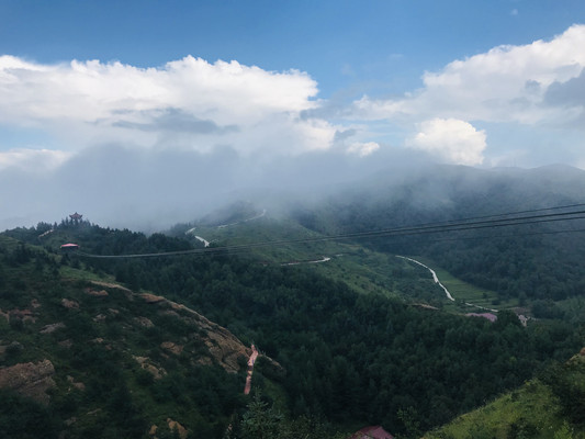 烟雨丹霞火石寨，夏日清凉不迟疑！