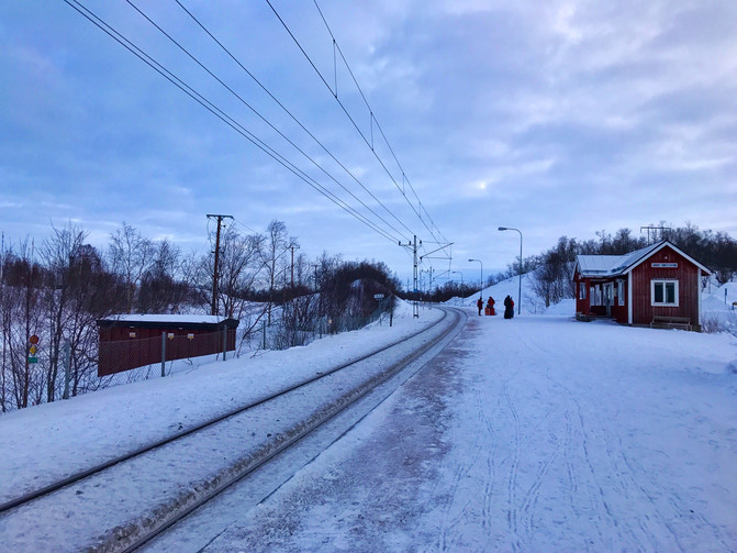 阿比斯库位于瑞典北部的一个著名旅游观光村庄，距离挪威和瑞典的边境仅有三十多公里。阿比斯库被称为是拉普