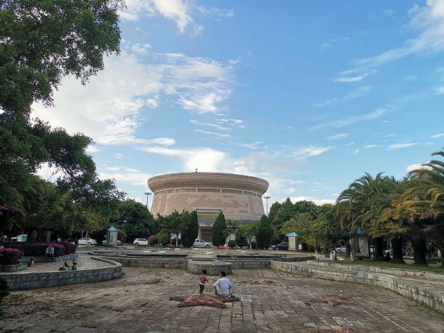 三馆广场旅行图片 1