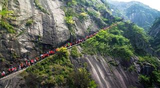 竟不知徽杭古道的起点临安有个聚友山庄,到这来避暑纳凉准没错!